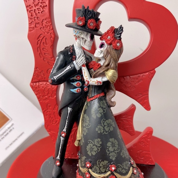 Bradford Exchange Romantic Sugar Sculp Figurine “ True Love is Forever” - Picture 1 of 4